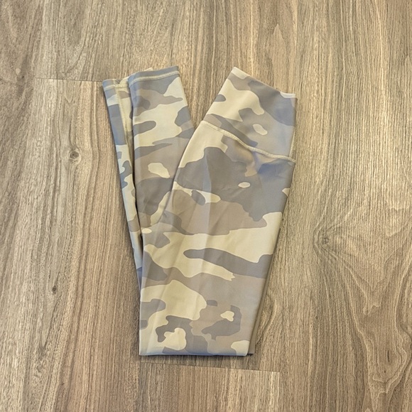 NEW ALO Yoga  Beige Camo Leggings - Picture 1 of 6